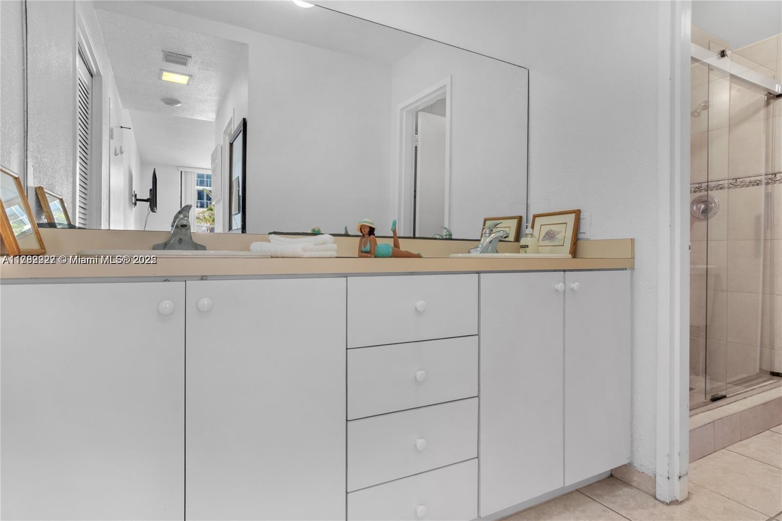 THE ALEXANDER TOWERS CONDO - Residential