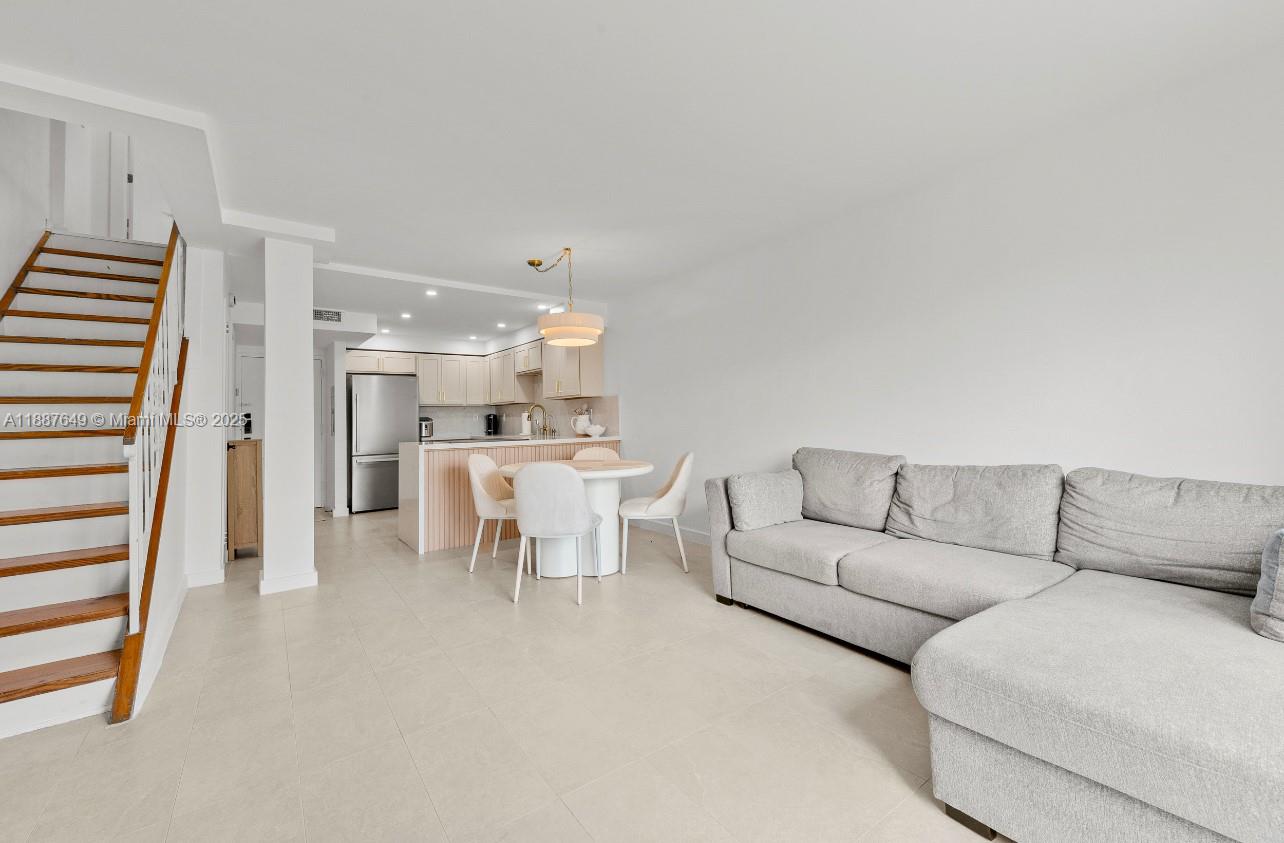 TOWNE ROYALE CONDO - Residential