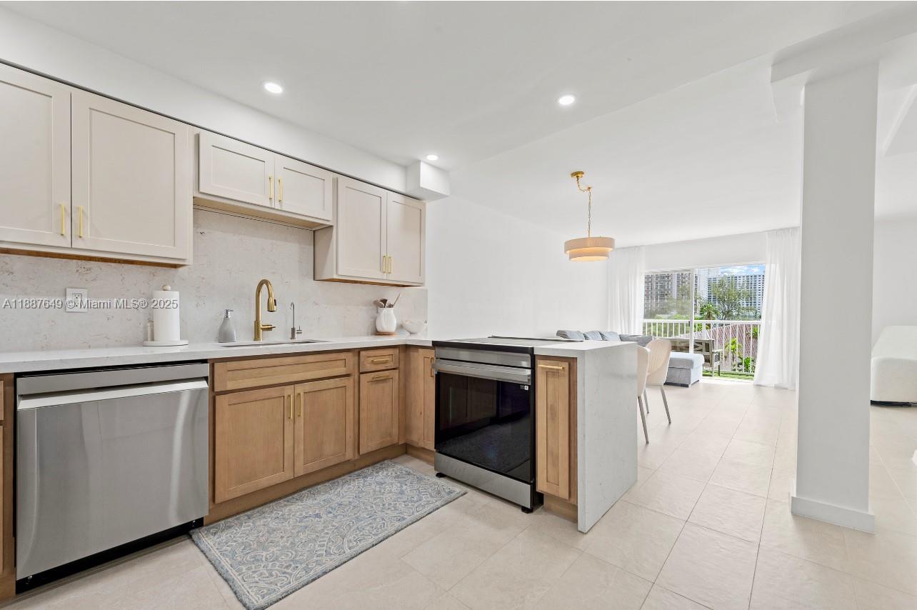 TOWNE ROYALE CONDO - Residential