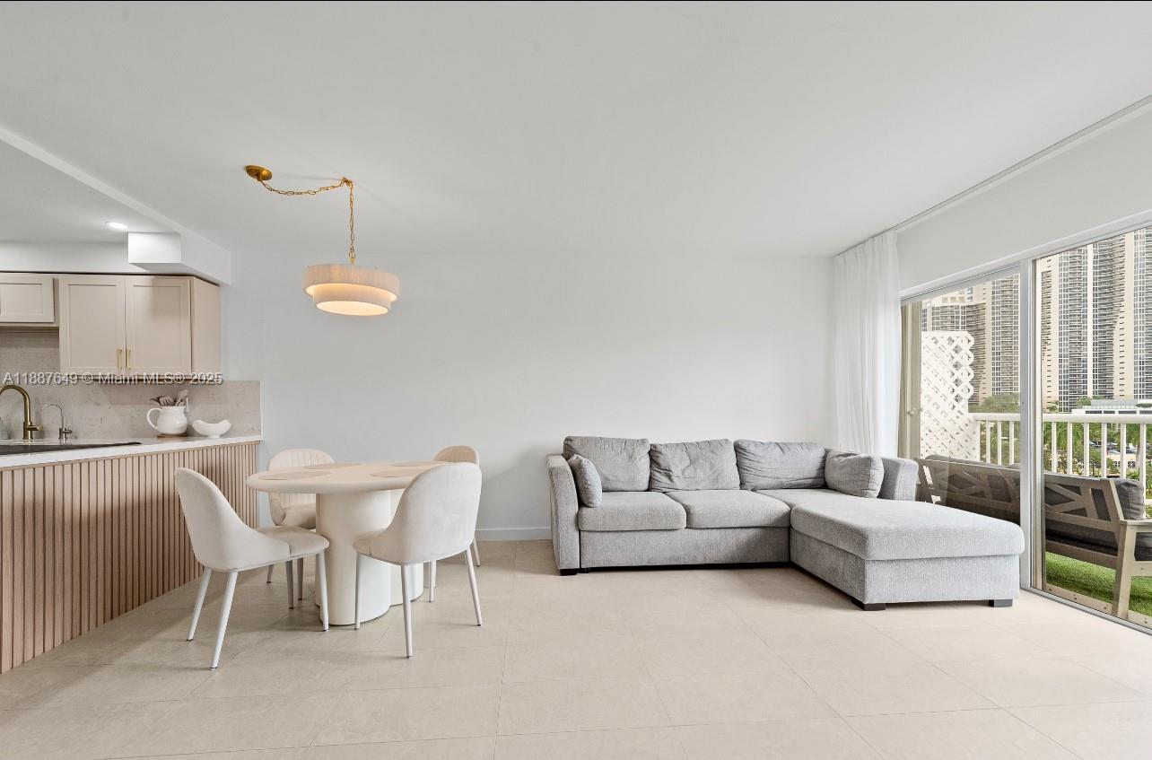 TOWNE ROYALE CONDO - Residential