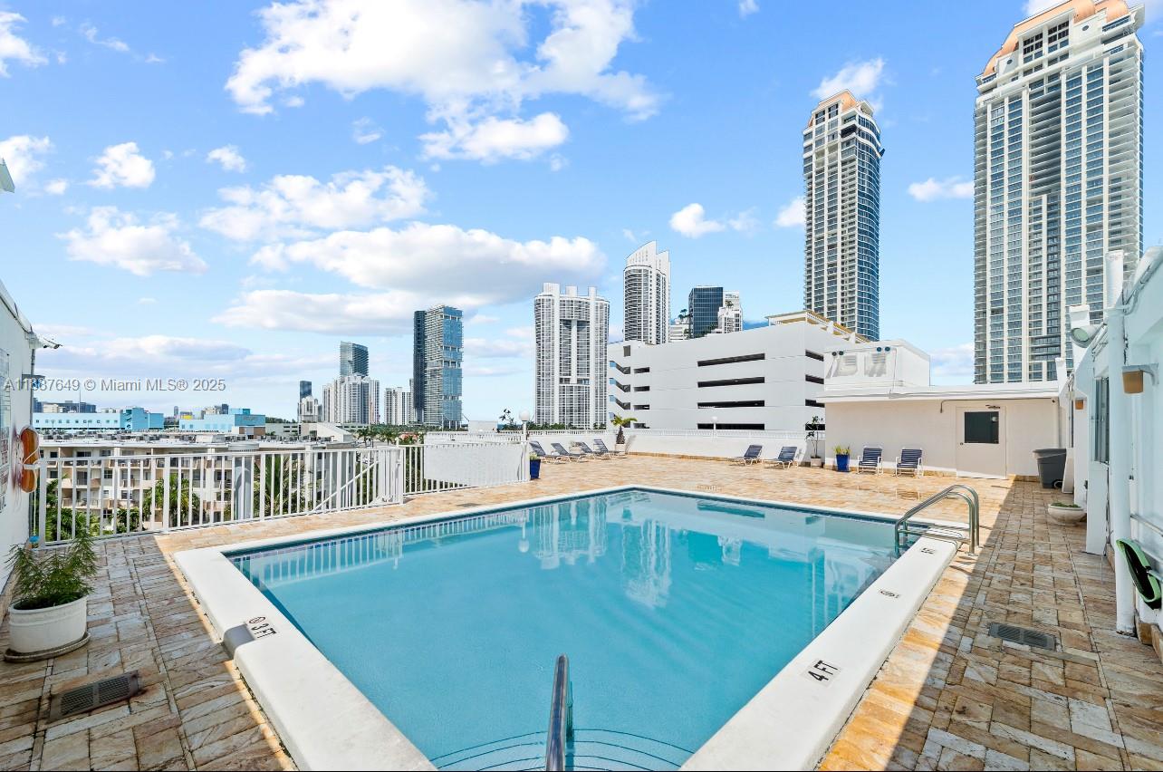 TOWNE ROYALE CONDO - Residential