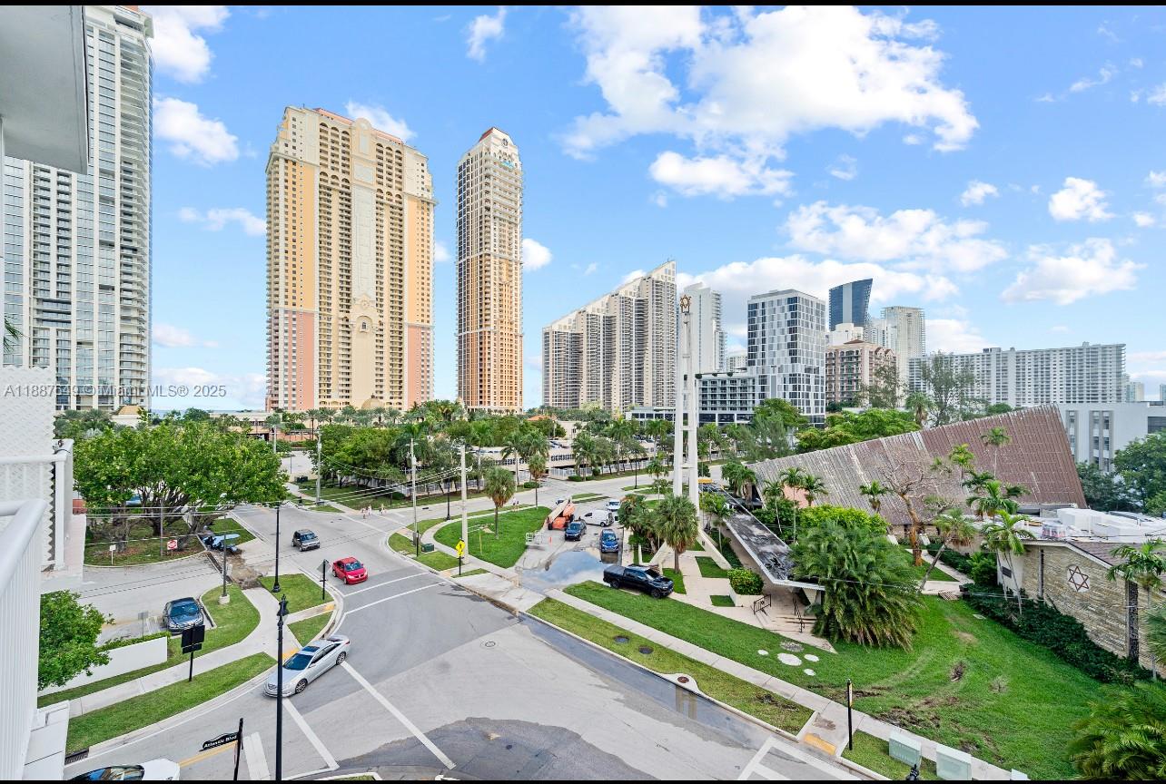 TOWNE ROYALE CONDO - Residential