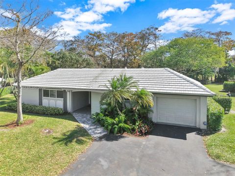 Photo of 820 E Cypress Ln #V-38, Pompano Beach, FL 33069 (MLS # A11966711)