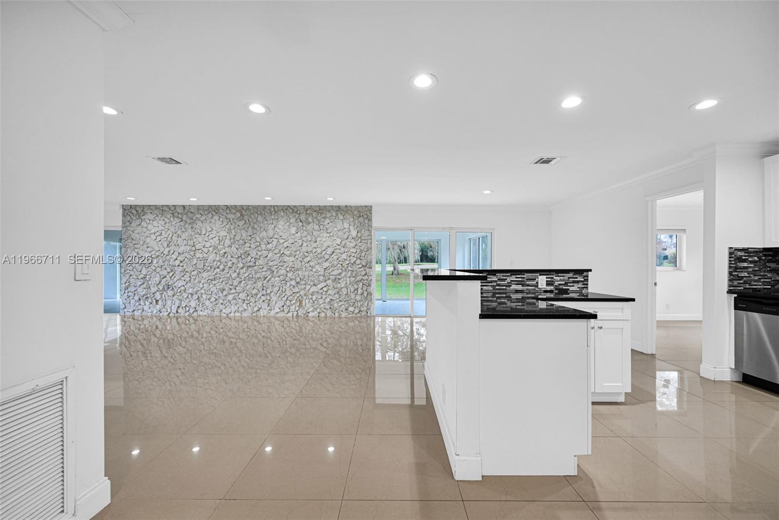 820 E Cypress Ln V-38