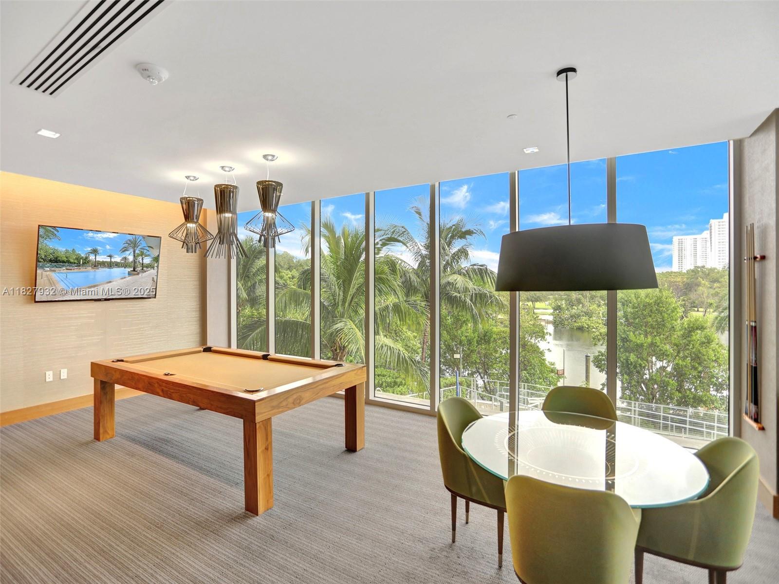 THE HARBOUR NORTH CONDO - Residential