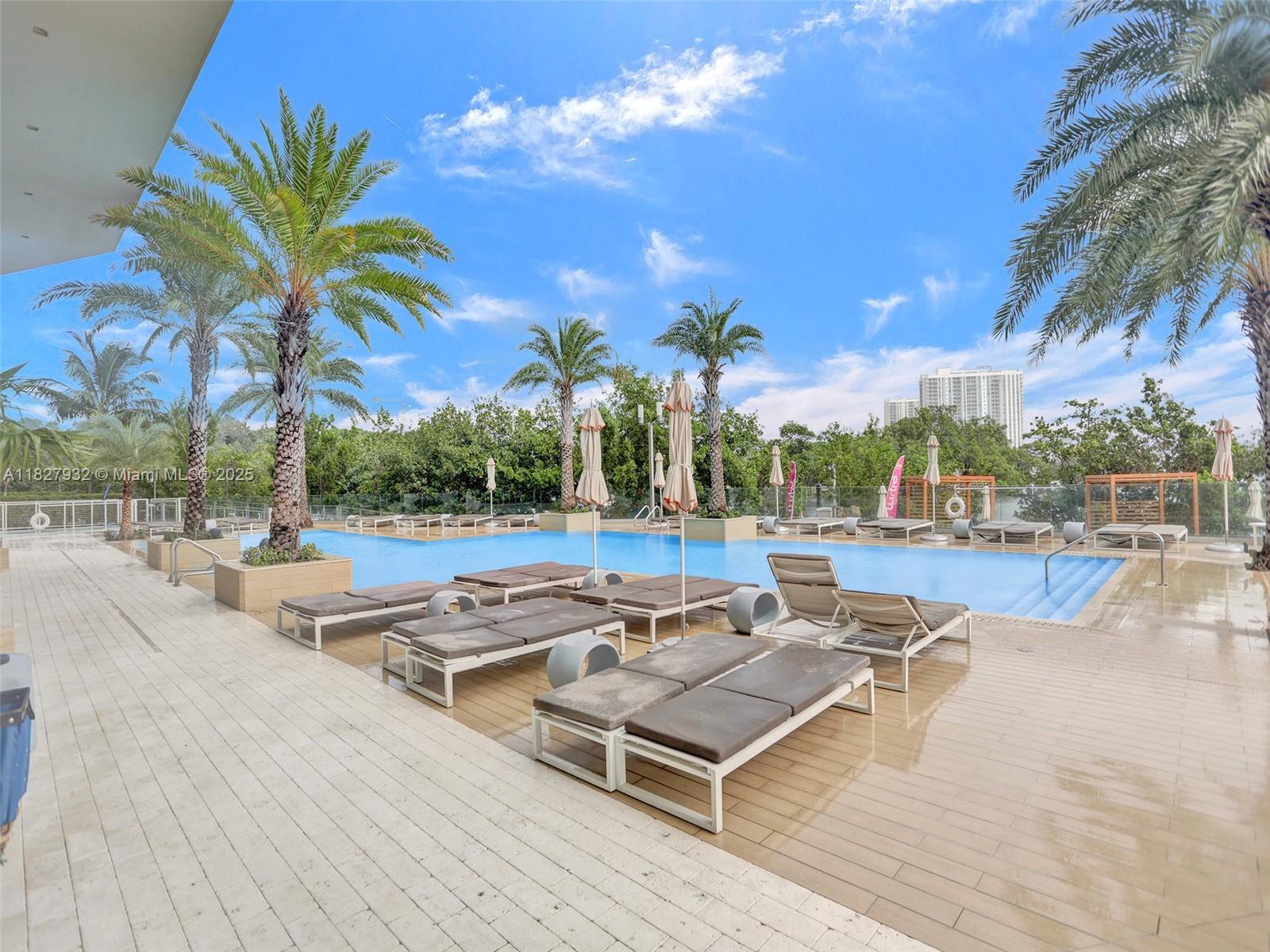 THE HARBOUR NORTH CONDO - Residential