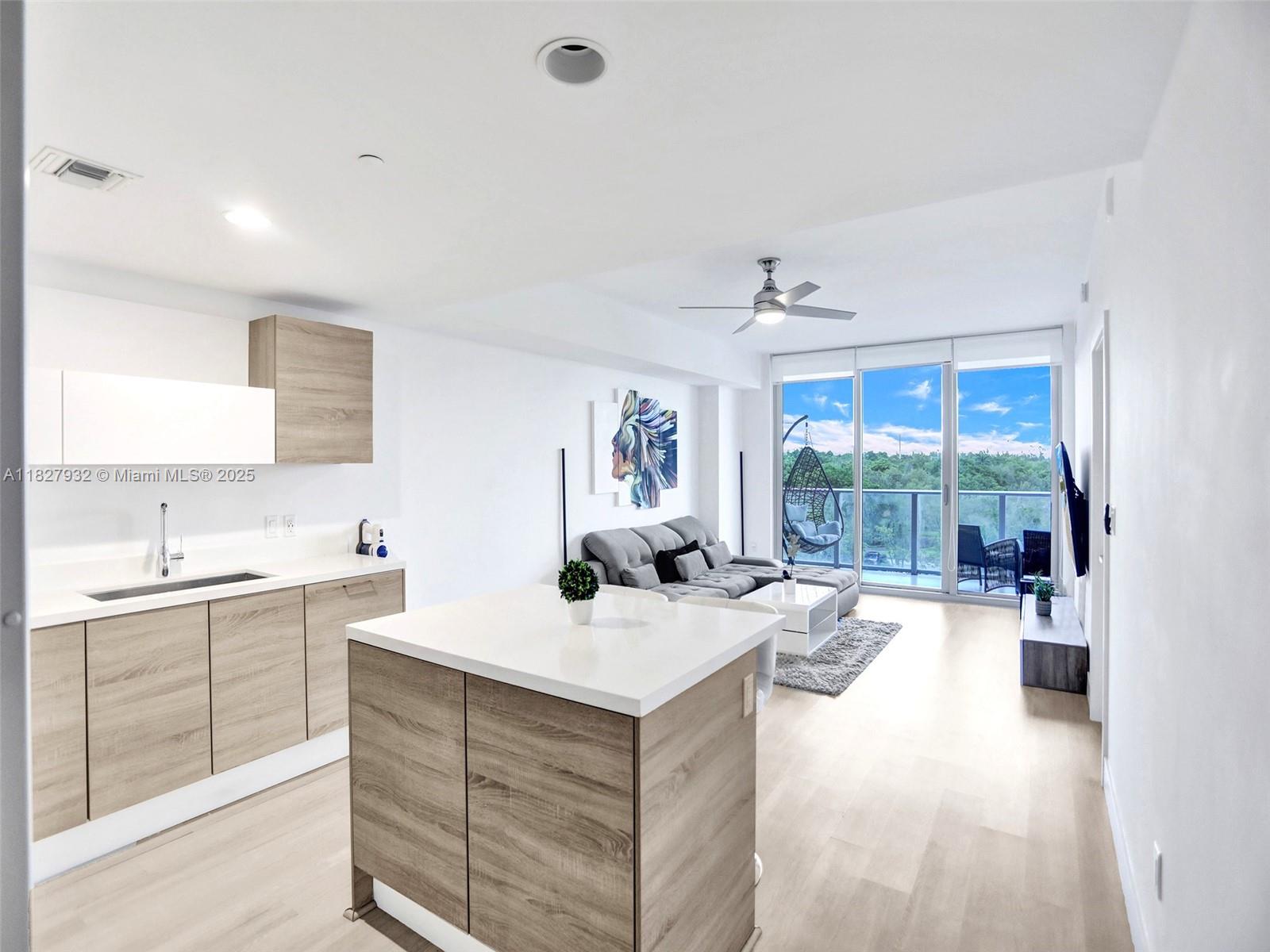16385 Biscayne Blvd 403