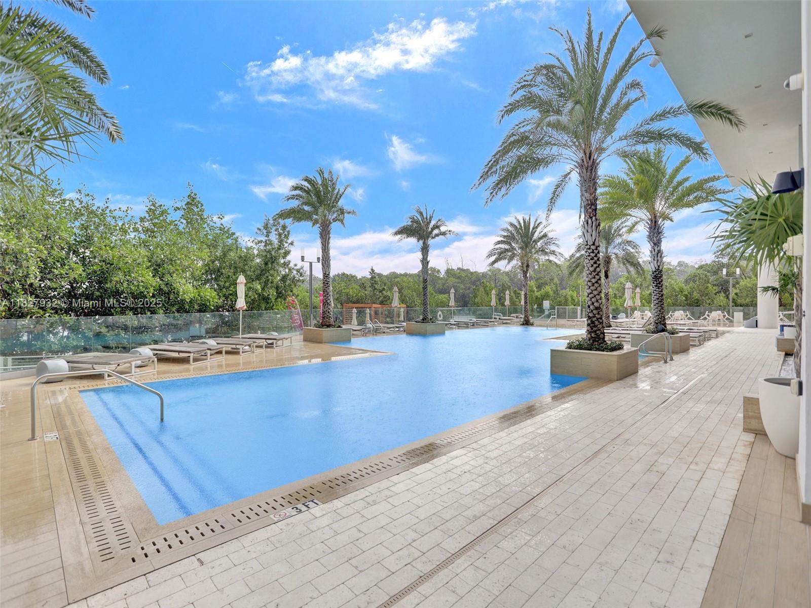 THE HARBOUR NORTH CONDO - Residential