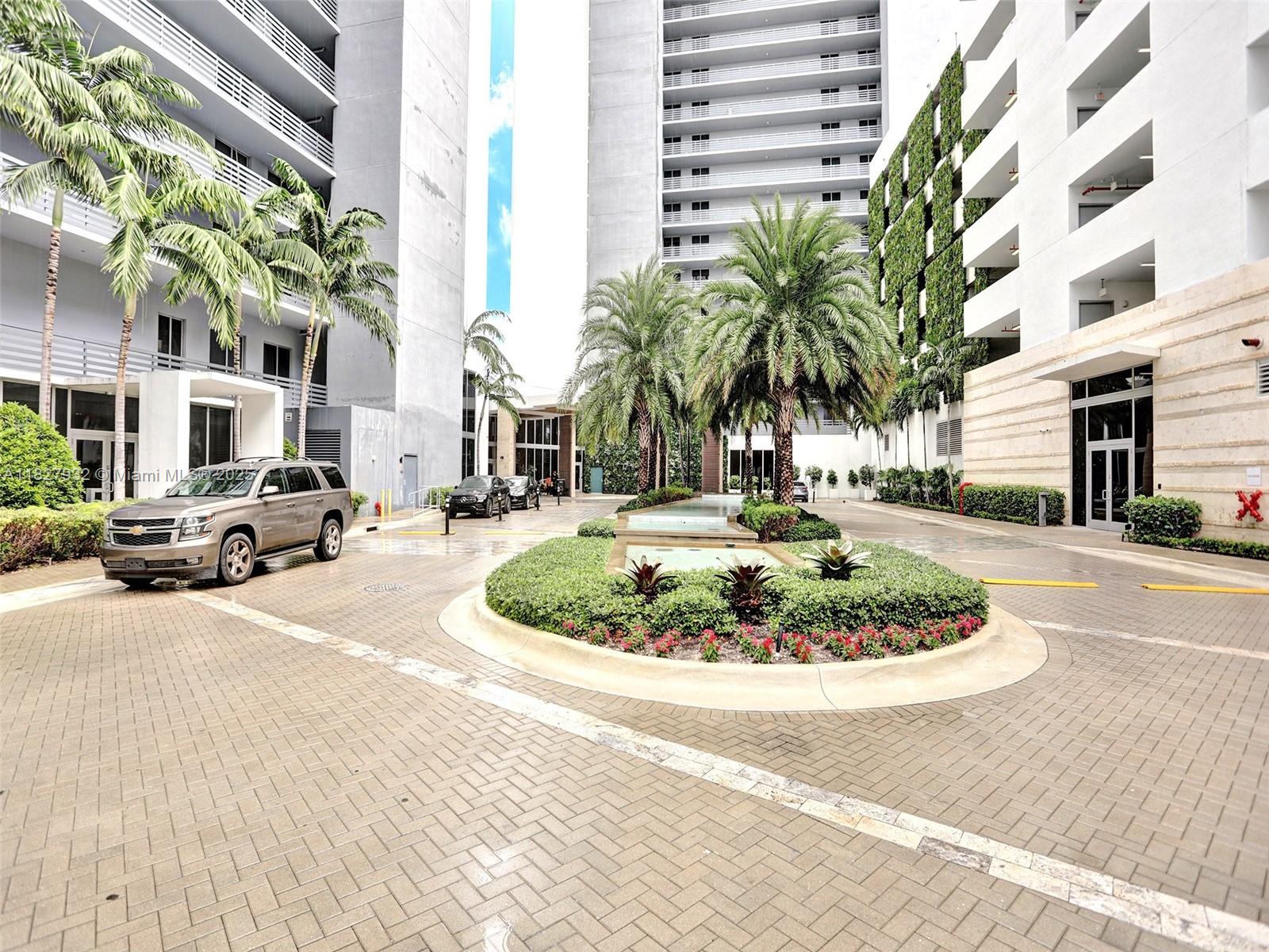 THE HARBOUR NORTH CONDO - Residential