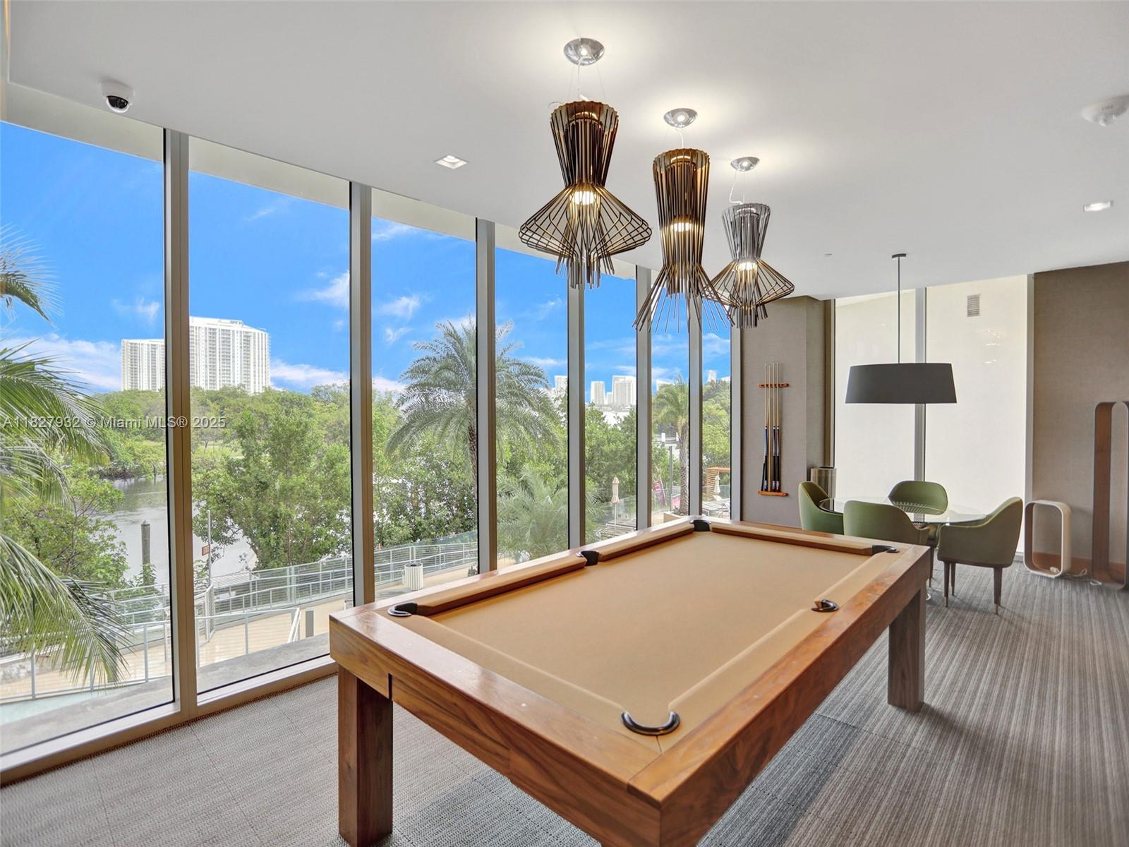 THE HARBOUR NORTH CONDO - Residential