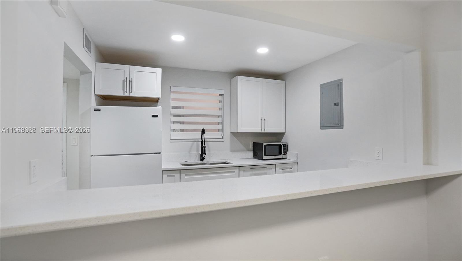 MARIPOSA MANOR CONDO - Residential