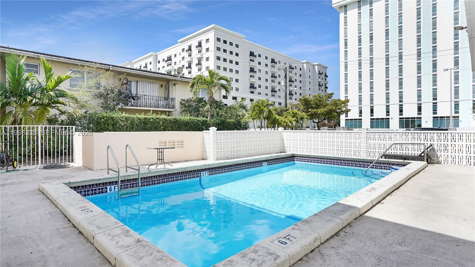 MARIPOSA MANOR CONDO - Residential