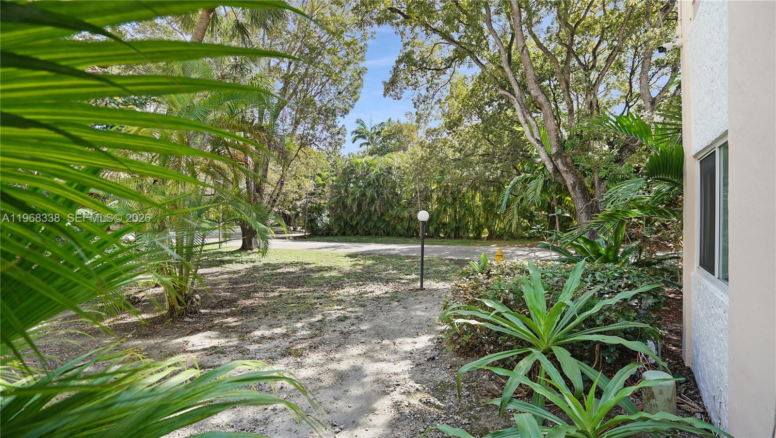 MARIPOSA MANOR CONDO - Residential