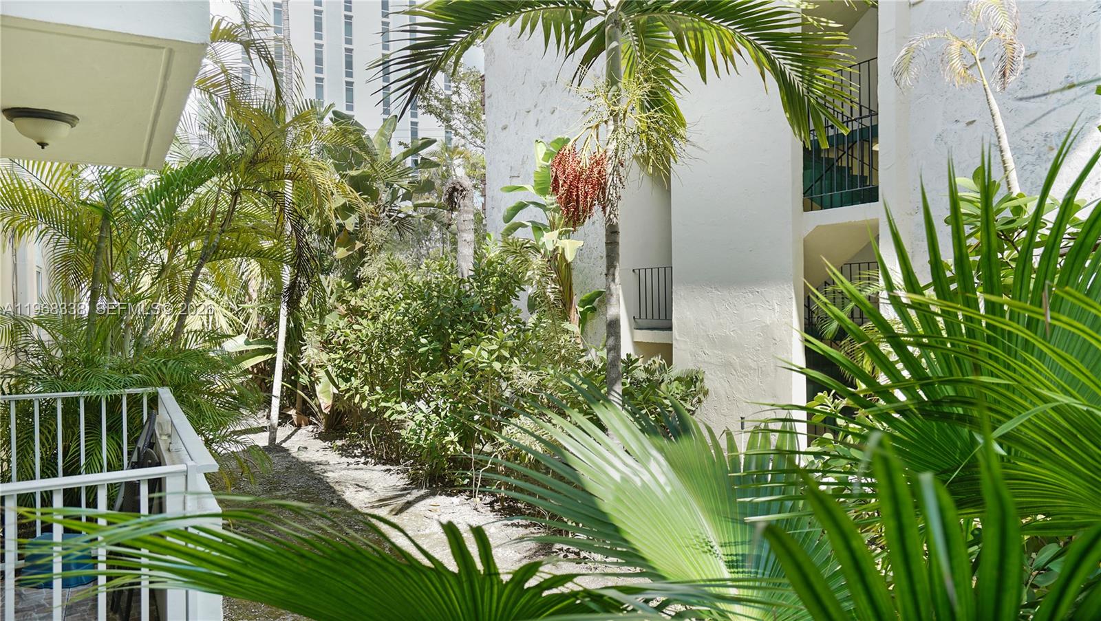 MARIPOSA MANOR CONDO - Residential