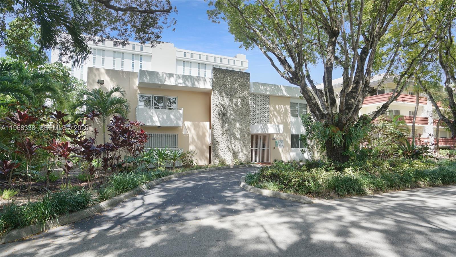 MARIPOSA MANOR CONDO - Residential