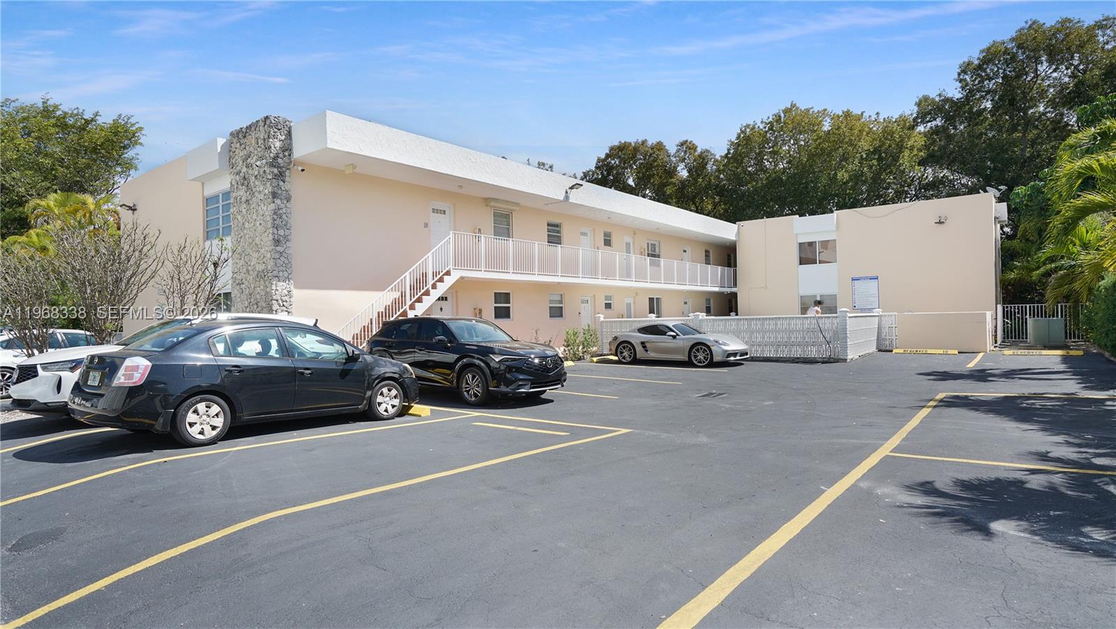 MARIPOSA MANOR CONDO - Residential