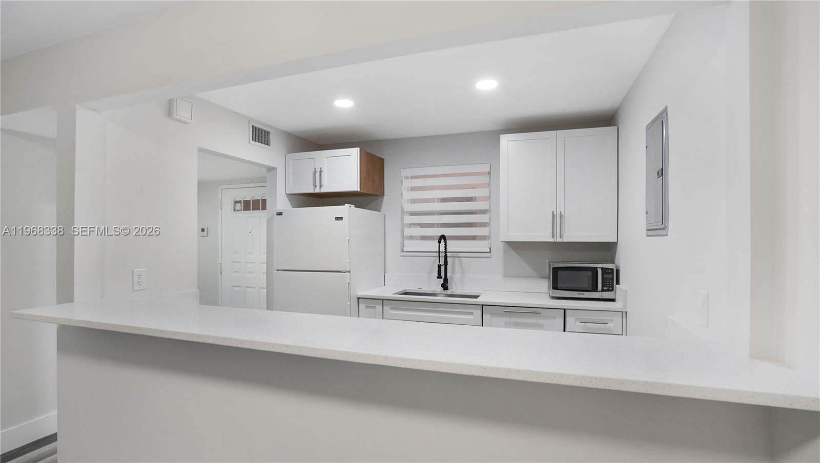 MARIPOSA MANOR CONDO - Residential