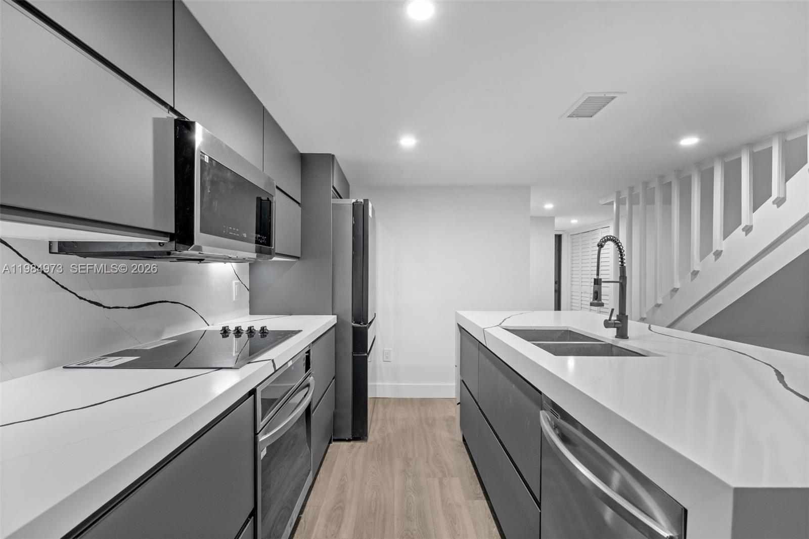 HARBOUR CLUB VILLAS CONDO - Residential