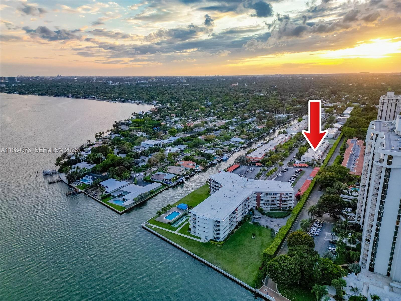 HARBOUR CLUB VILLAS CONDO - Residential