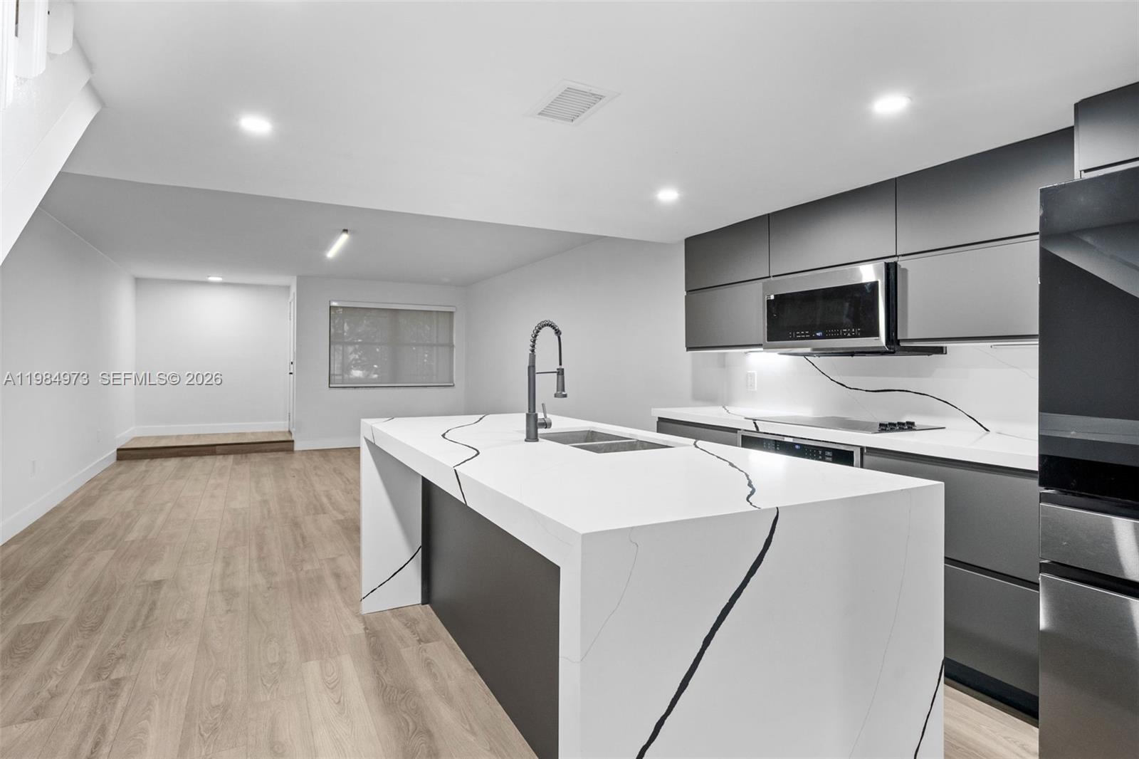 HARBOUR CLUB VILLAS CONDO - Residential