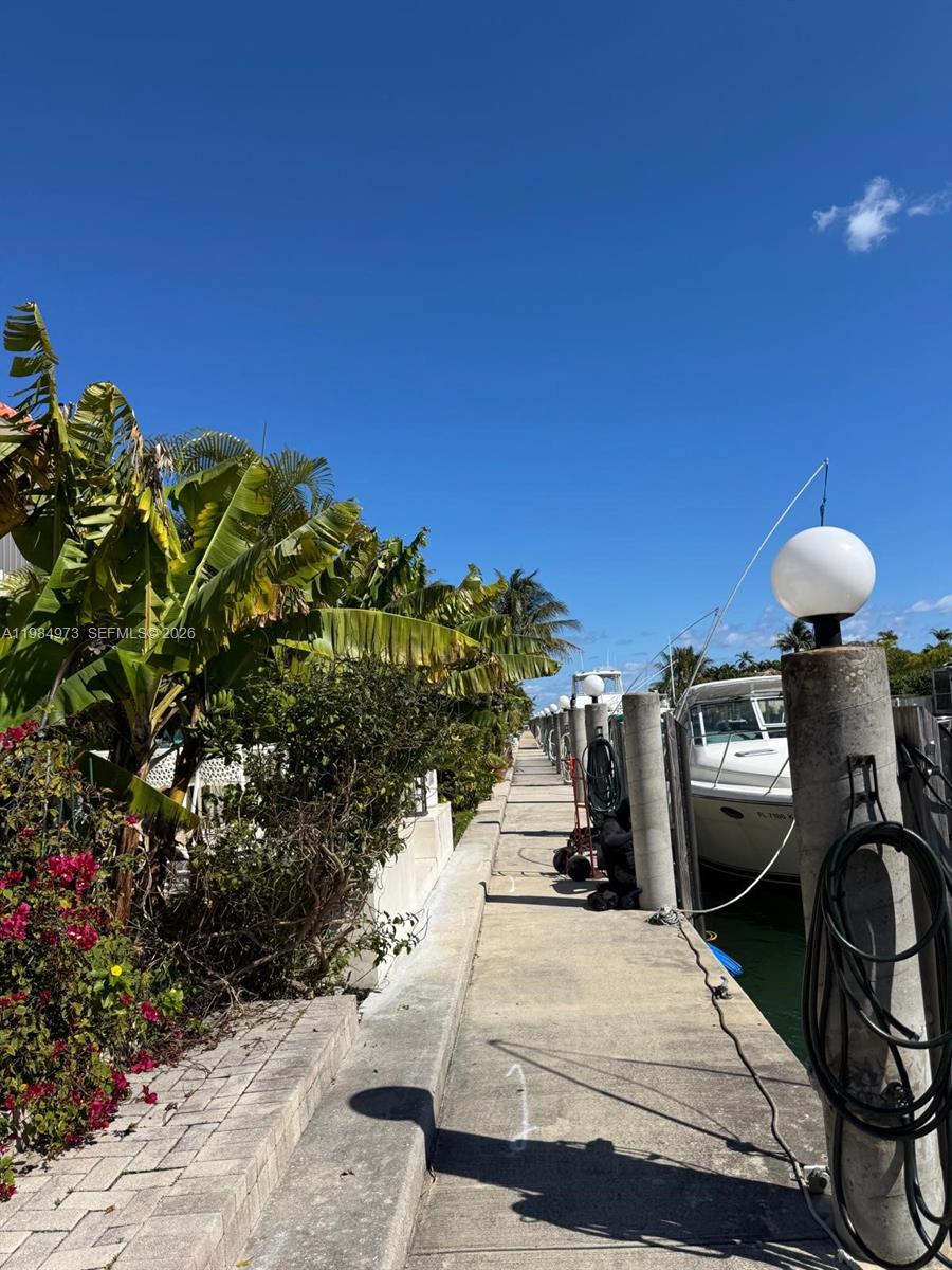 HARBOUR CLUB VILLAS CONDO - Residential