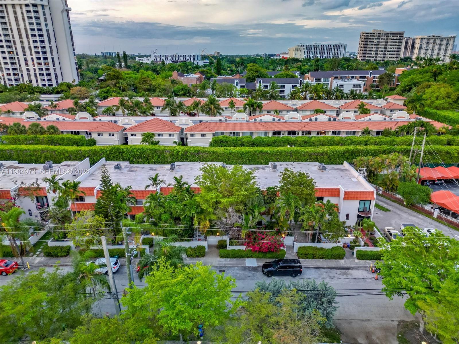 HARBOUR CLUB VILLAS CONDO - Residential