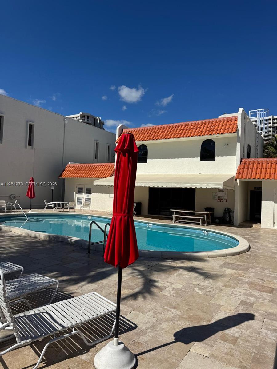 HARBOUR CLUB VILLAS CONDO - Residential