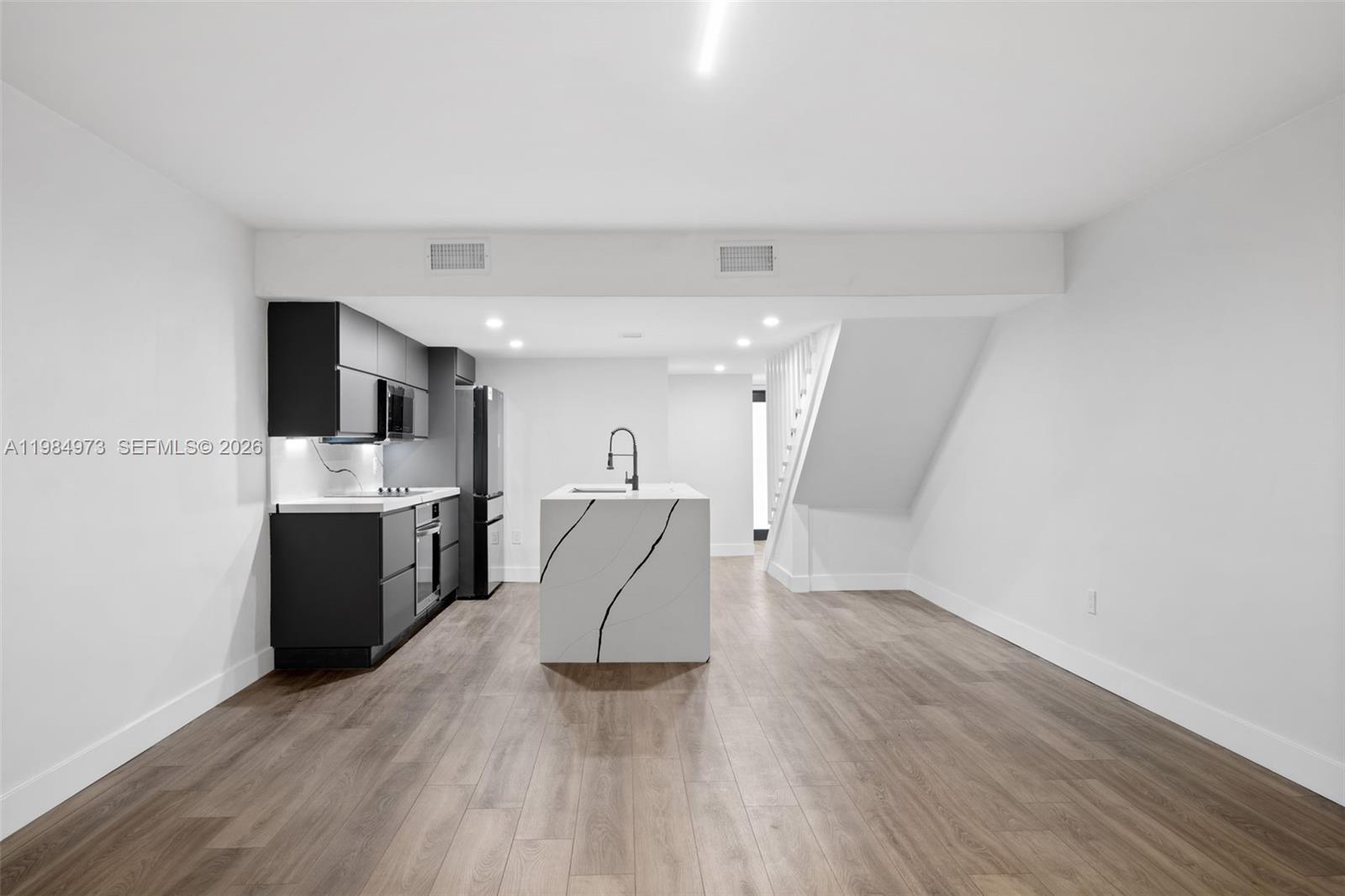 HARBOUR CLUB VILLAS CONDO - Residential