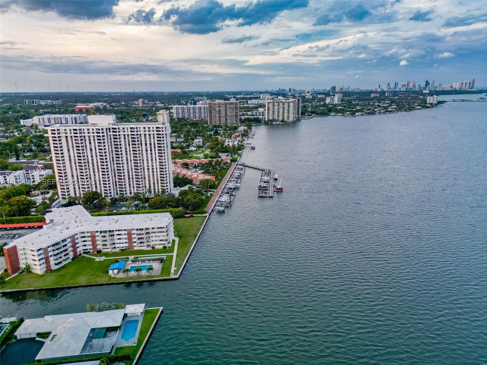 HARBOUR CLUB VILLAS CONDO - Residential