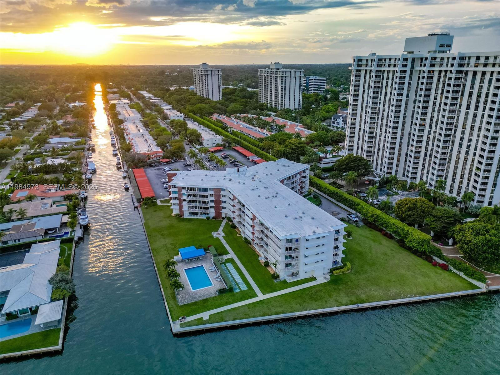 HARBOUR CLUB VILLAS CONDO - Residential