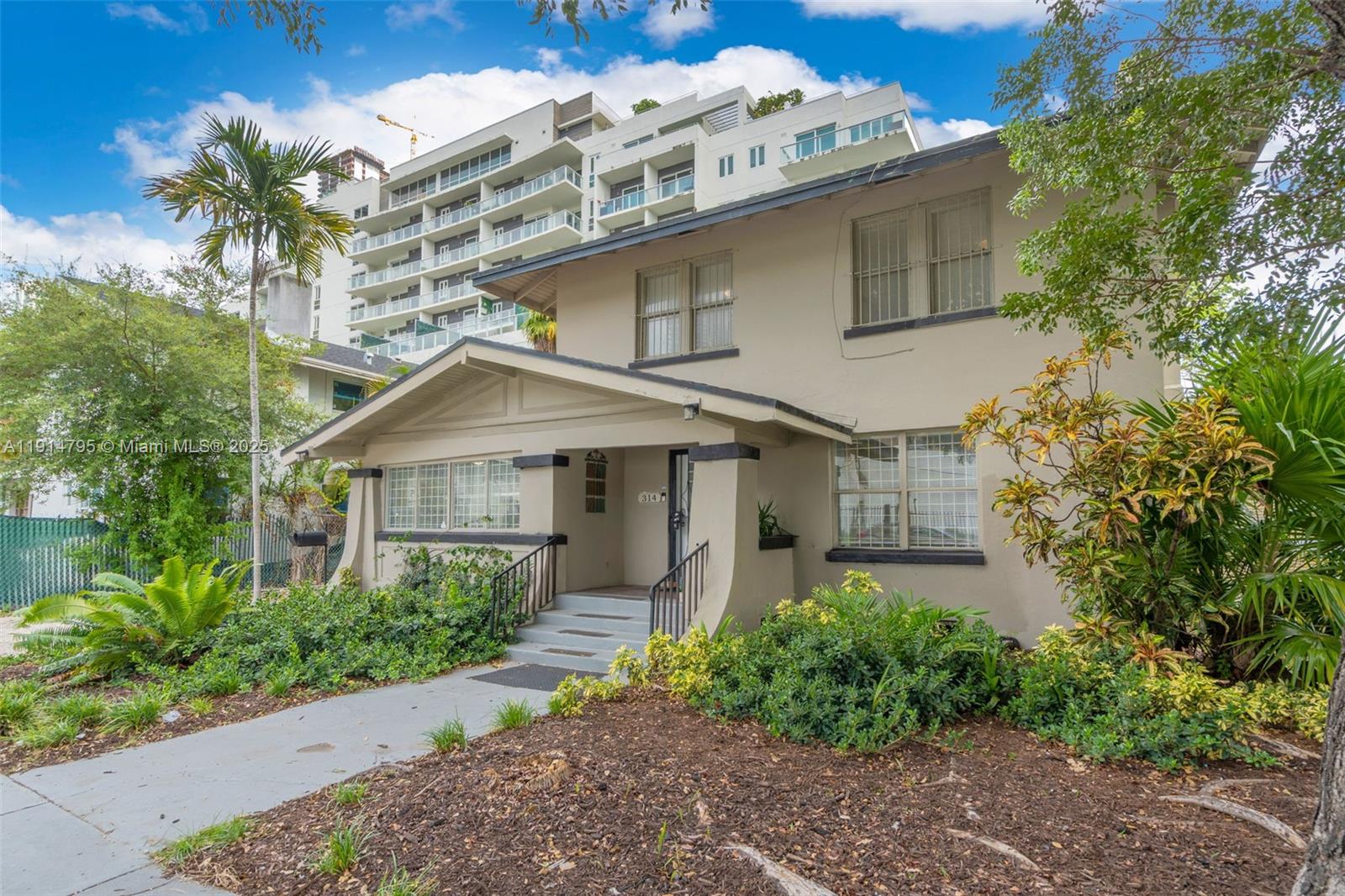 ESCOTTONIA PARK - Residential Lease