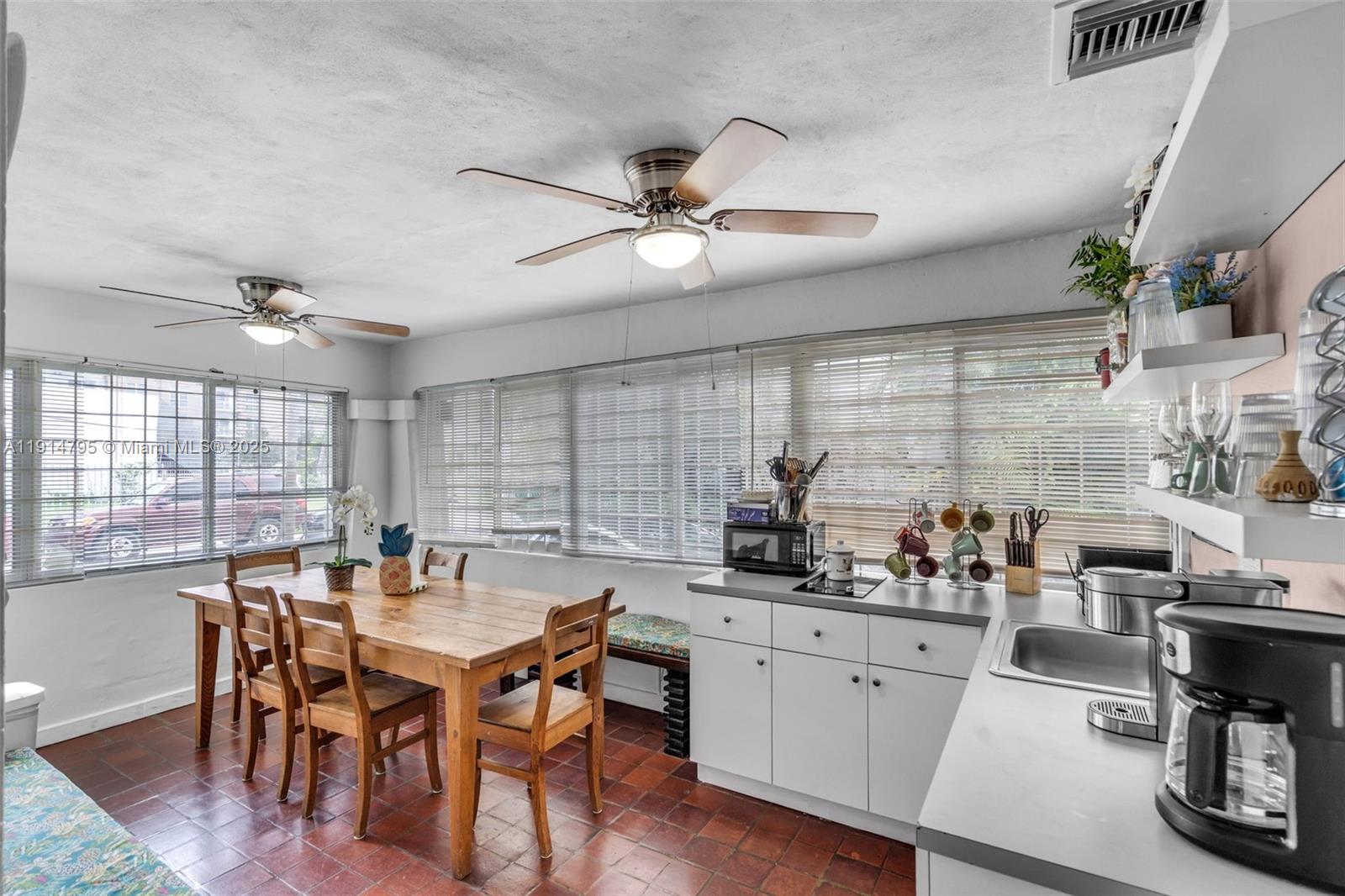 ESCOTTONIA PARK - Residential Lease