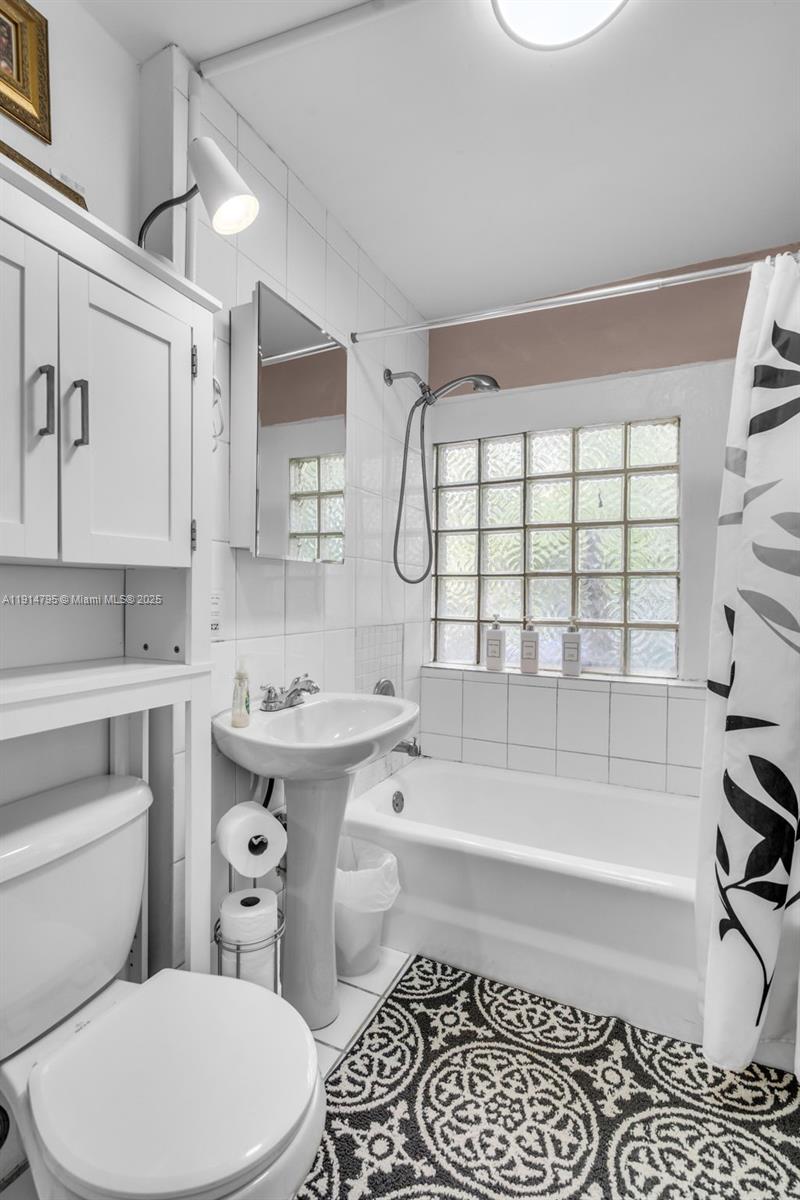 ESCOTTONIA PARK - Residential Lease