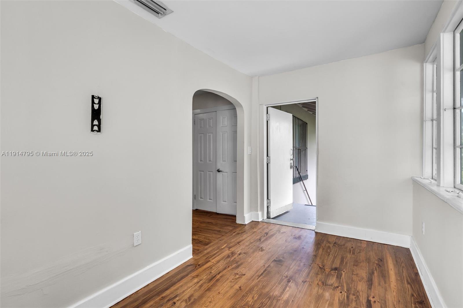 ESCOTTONIA PARK - Residential Lease