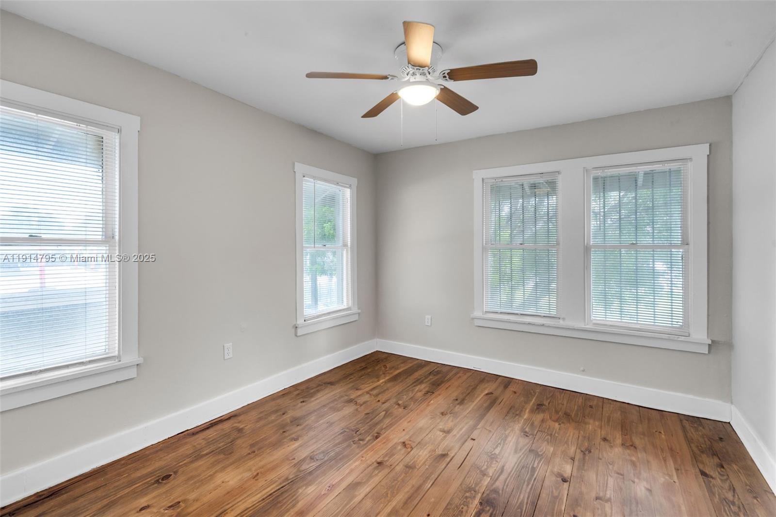 ESCOTTONIA PARK - Residential Lease