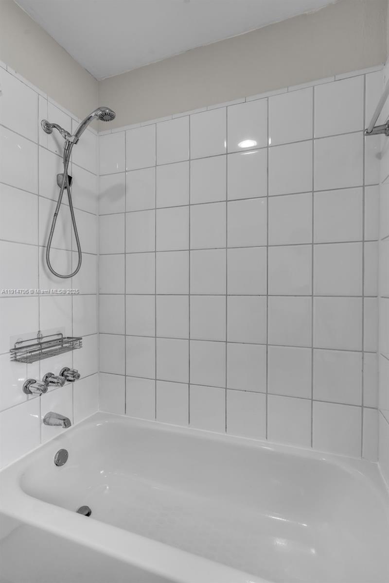 ESCOTTONIA PARK - Residential Lease