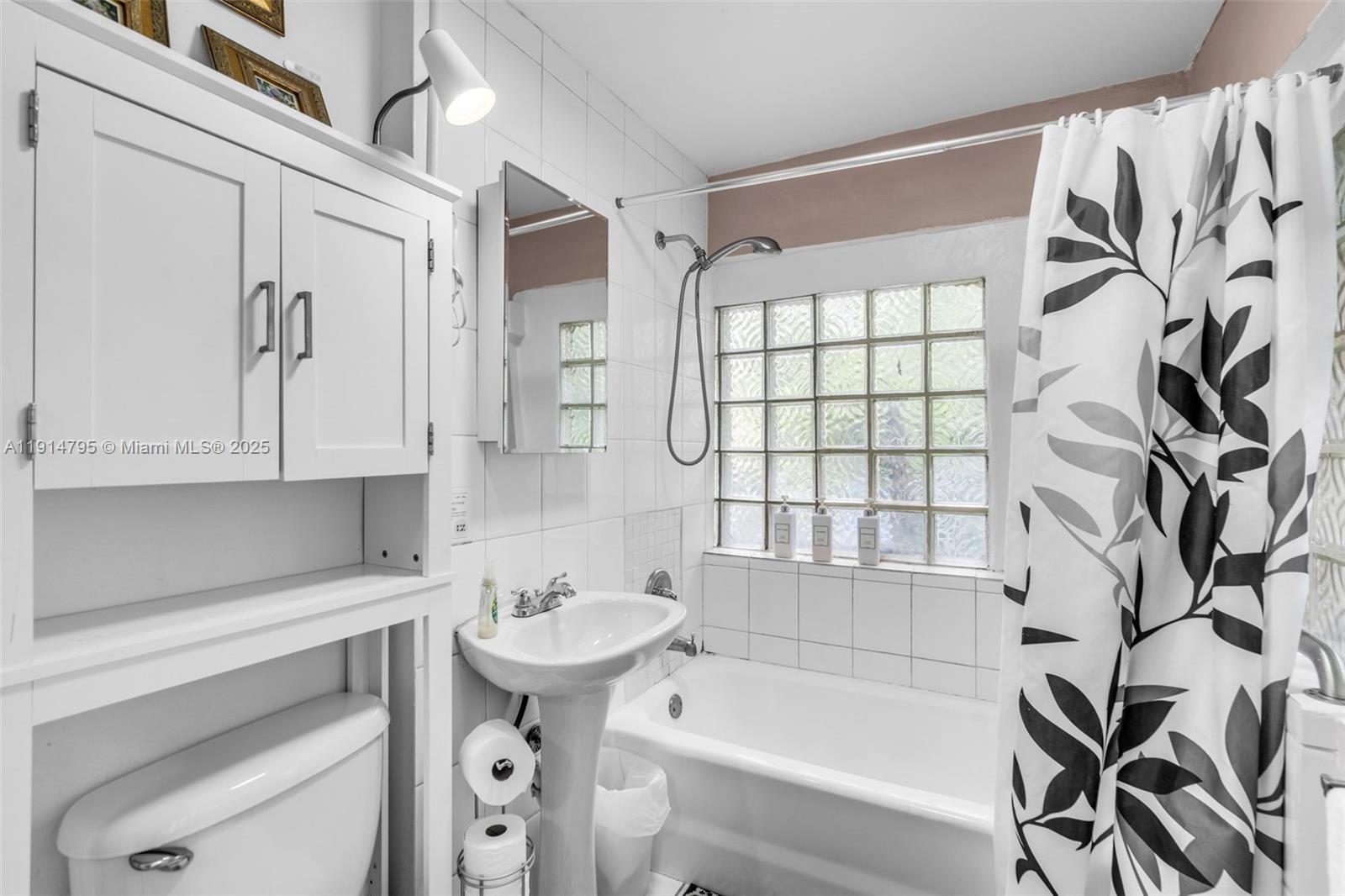 ESCOTTONIA PARK - Residential Lease