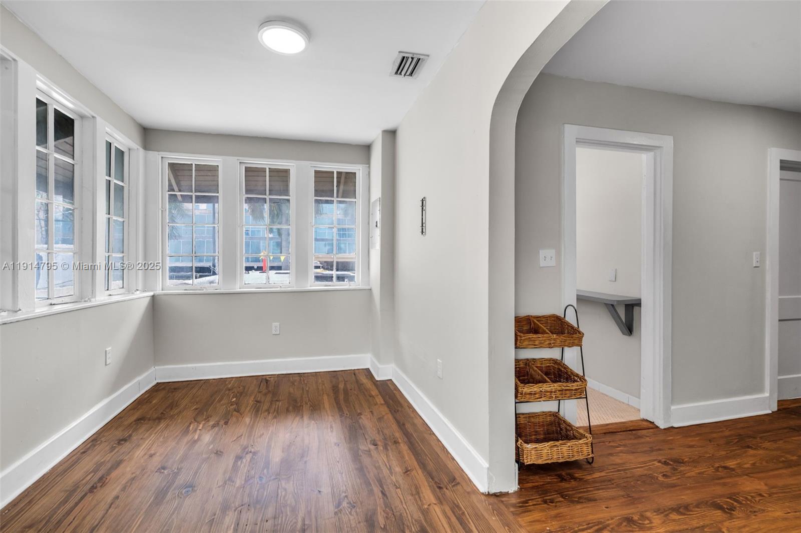 ESCOTTONIA PARK - Residential Lease