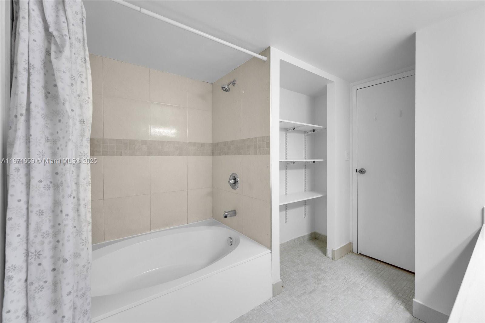 OCEANVIEW PARK CONDO - Residential Lease