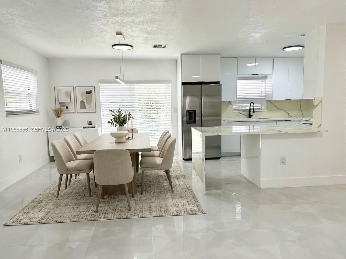 MARK-ALAN MANOR - Residential