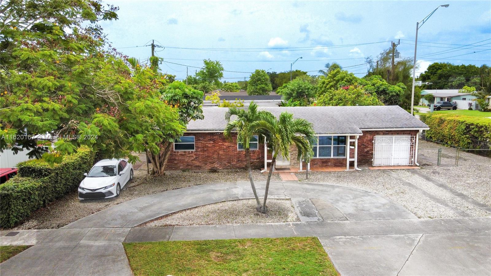 View Miami, FL 33165 house