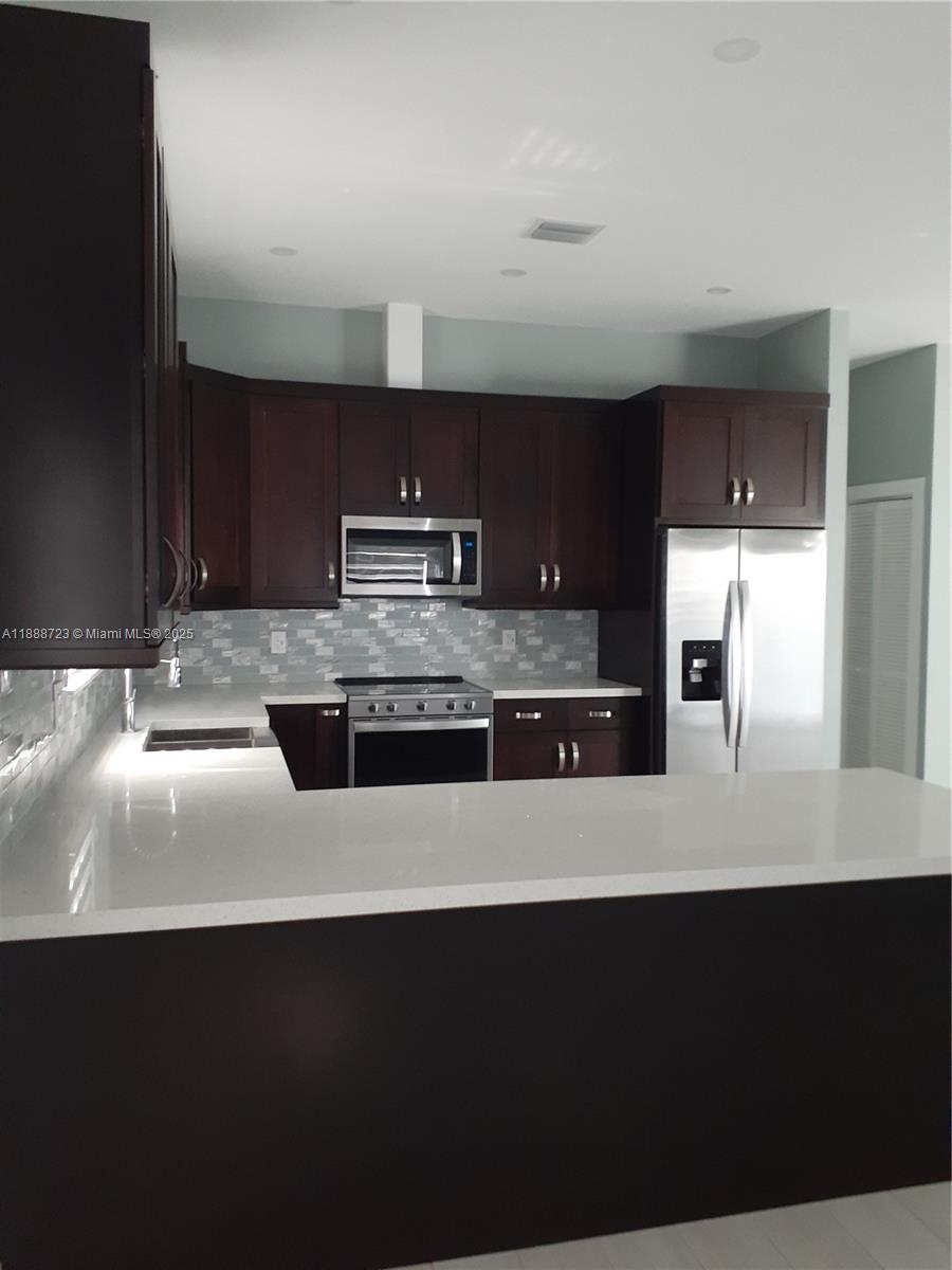 LARGO GARDENS - Residential Lease