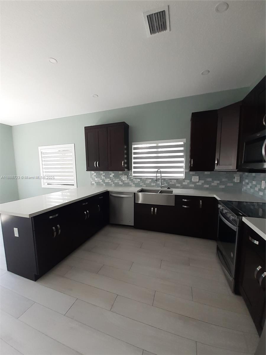 LARGO GARDENS - Residential Lease