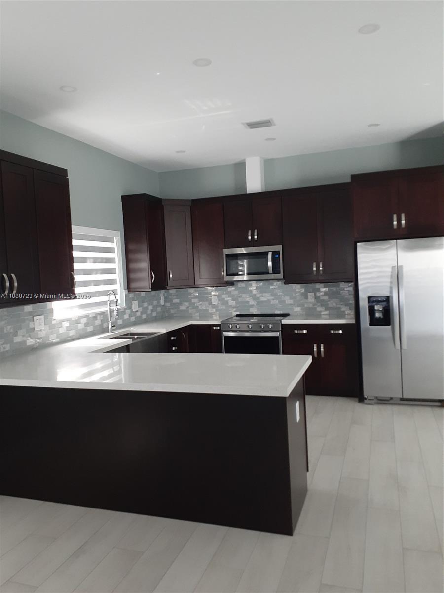 LARGO GARDENS - Residential Lease