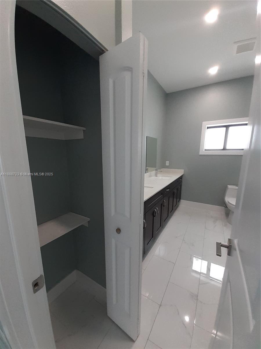 LARGO GARDENS - Residential Lease