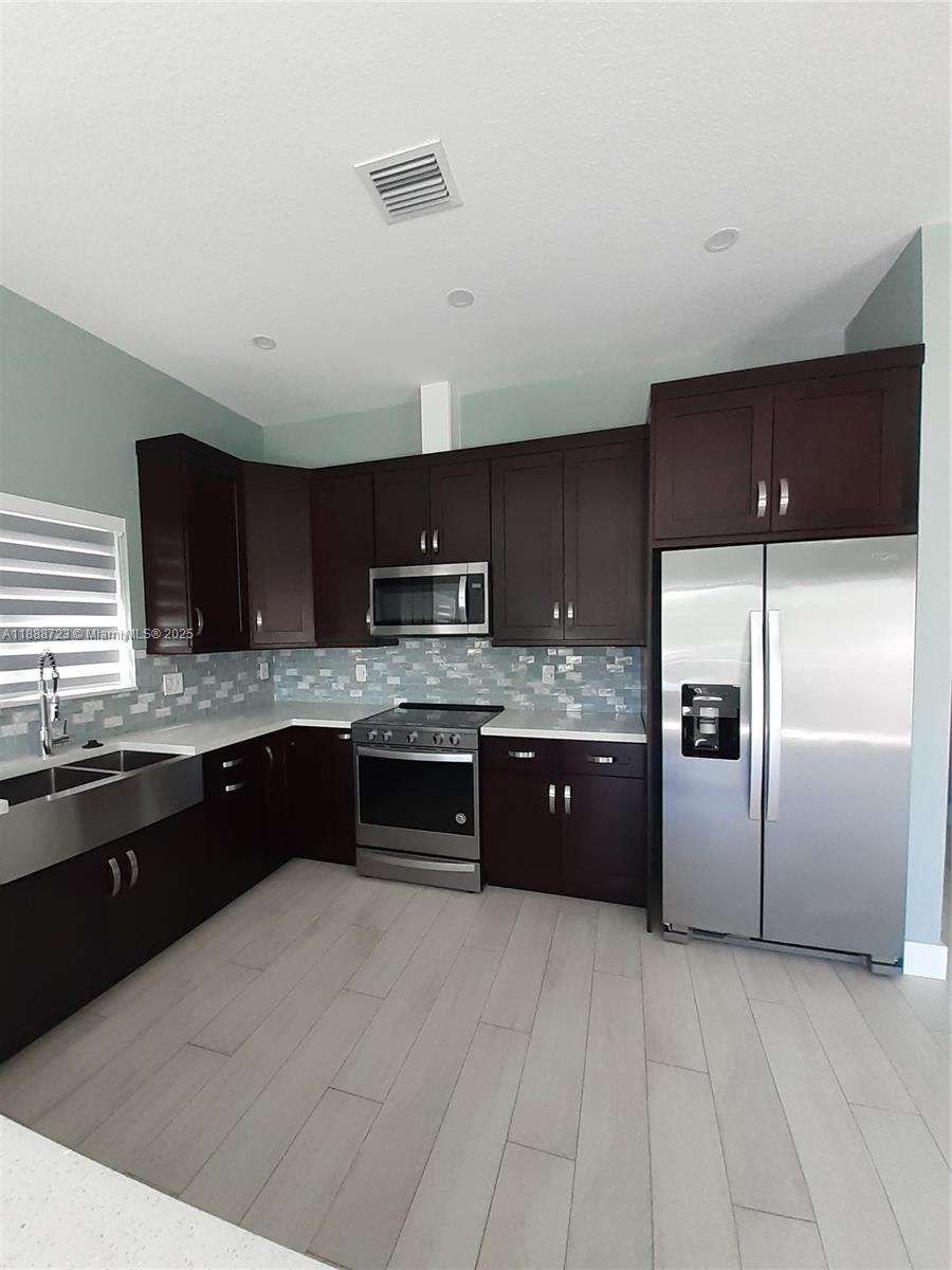 LARGO GARDENS - Residential Lease
