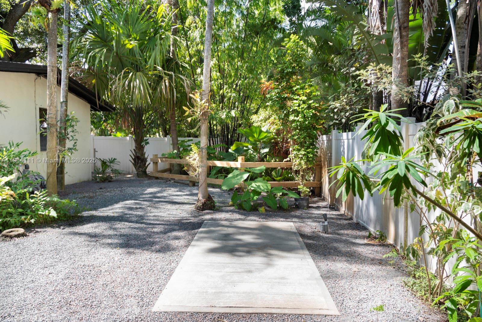 BISCAYNE LAWN AMD PLAT - Residential Lease