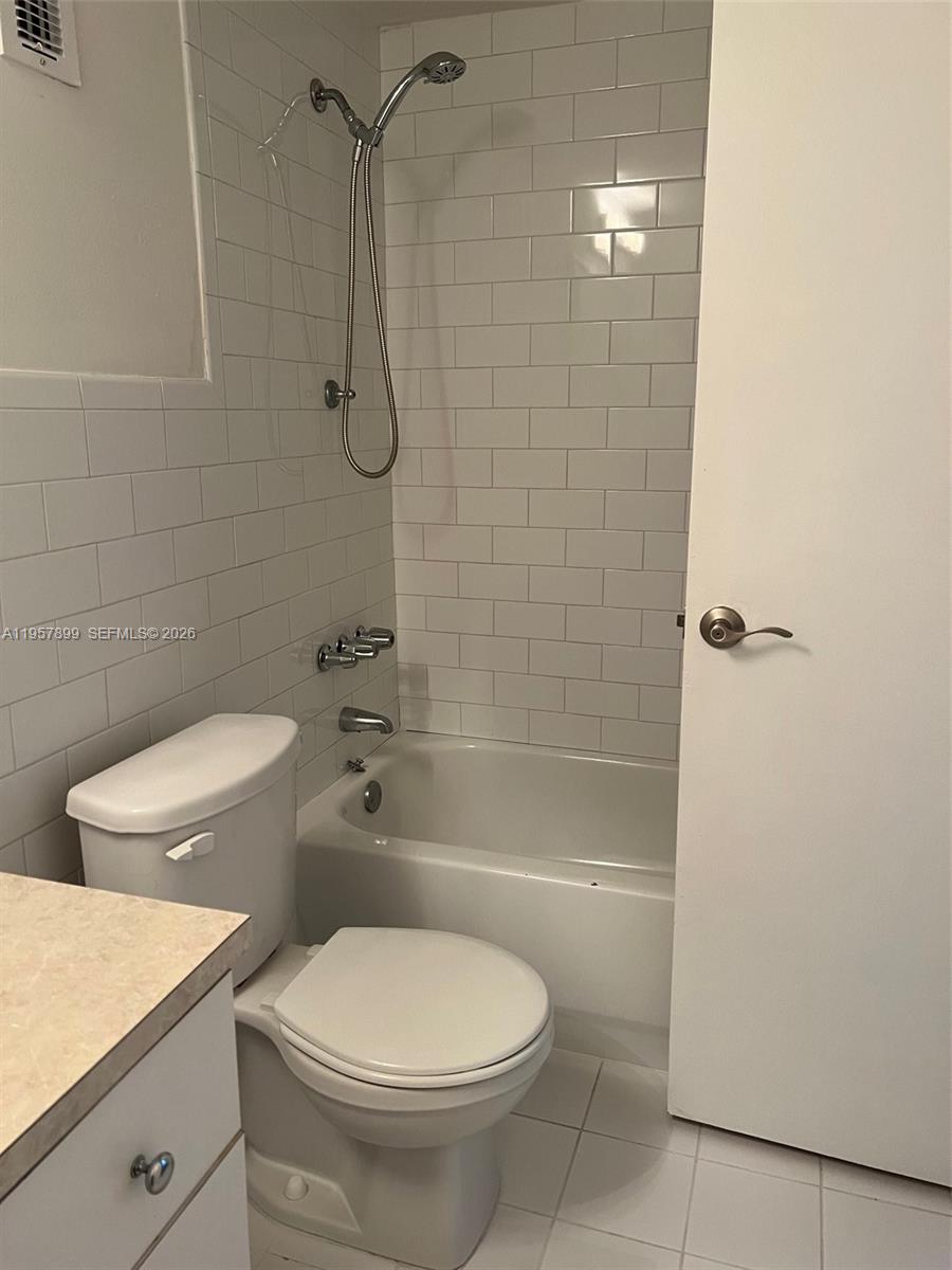 TWENTY FIVE HUNDRED CONDO - Residential Lease