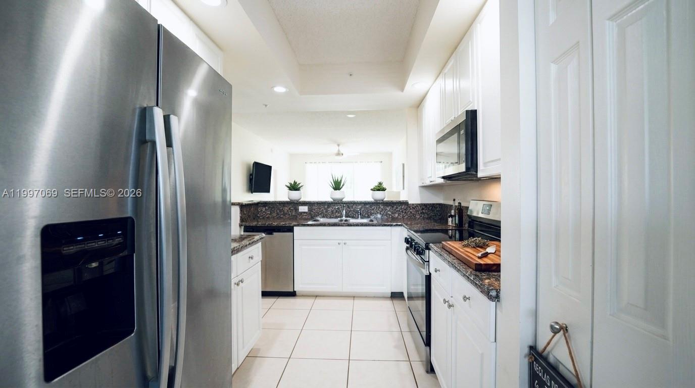 27 Royal Palm Way 102