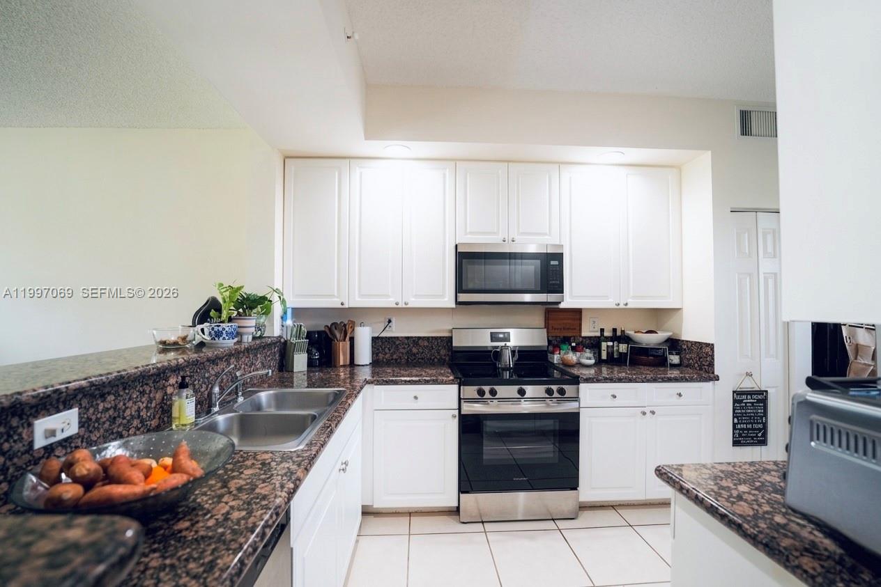 27 Royal Palm Way 102